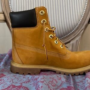 Wheat Leather Work Boot with Black Collar